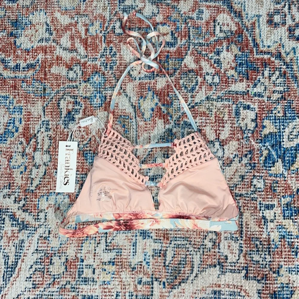 Frankie’s Bikinis Sienna Crochet Bikini Top in Wildflower SZ S NWT